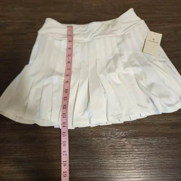 Tuckernuck White and Fresh Buds Tennis Skirt NWT White Small - Picture 2 of 9